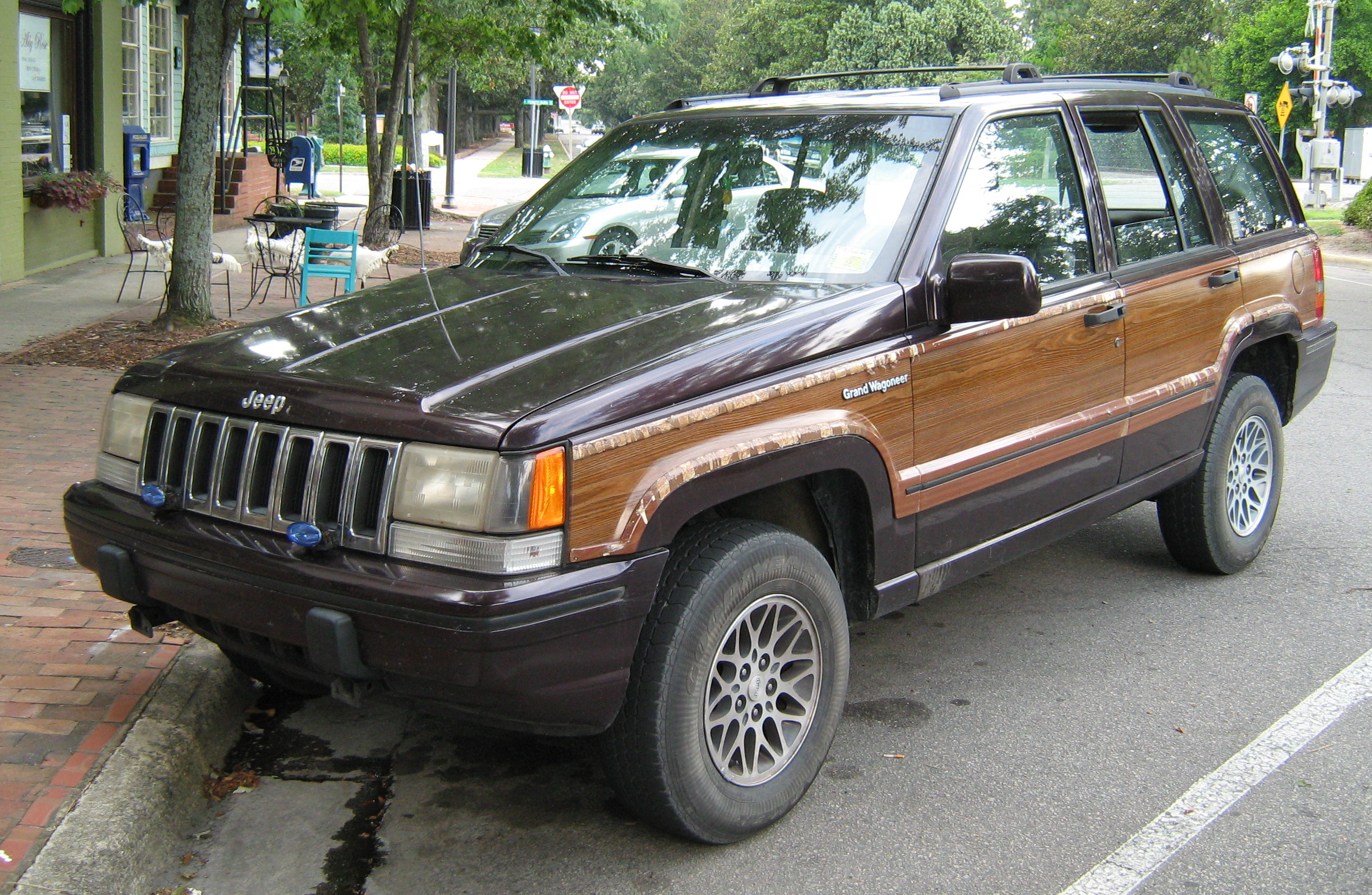 Jeep wagoneer 360 v8 hp #4