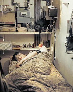 http://img2.wikia.nocookie.net/__cb20110912171648/harrypotter/ru/images/b/bf/250px-Harry_cupboard_under_the_stairs_large.jpg
