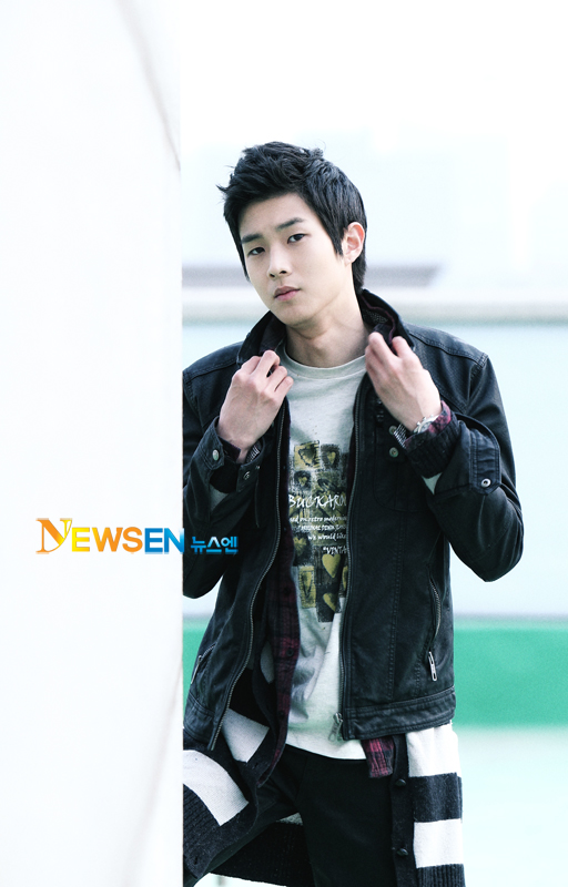 http://img2.wikia.nocookie.net/__cb20111010213204/drama/es/images/e/e3/Choi_Woo_Shik2.jpg