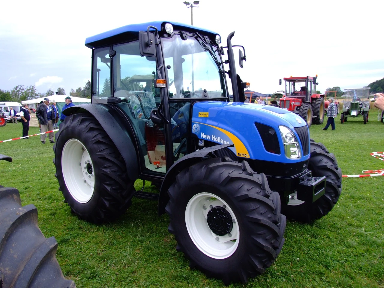 New Holland TN70DA Tractor & Construction Plant Wiki The classic