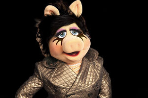 Burberry-Piggy-MAC-Ad-(2012)