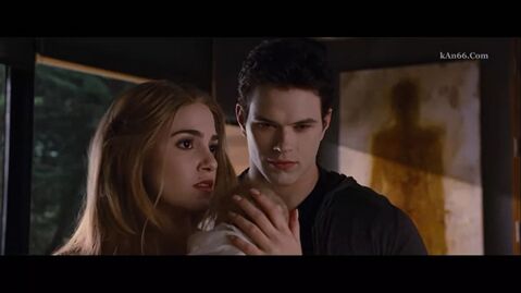 Emmett-Rosalie-Renesmee