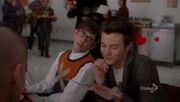 Klaine 3x13 kurt lunch room st valentine card