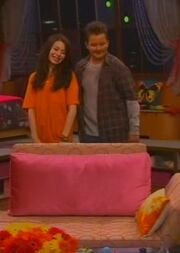 ICarly S04E01-iGot a Hot Room.HDTV-(030523)09-20-19-