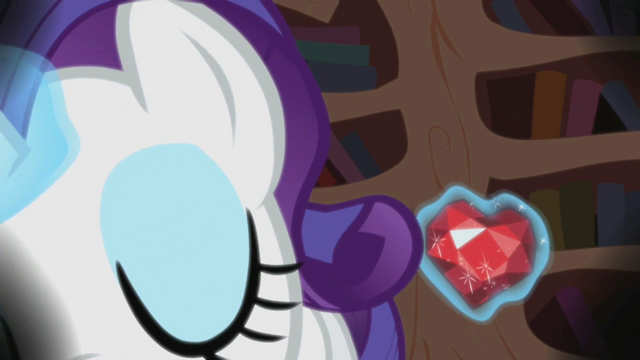 http://img2.wikia.nocookie.net/__cb20121017003140/mlp/images/thumb/1/17/Flashback_Rarity_leans_in_to_kiss_Spike%27s_cheek_S2E10.png/640px-Flashback_Rarity_leans_in_to_kiss_Spike%27s_cheek_S2E10.png