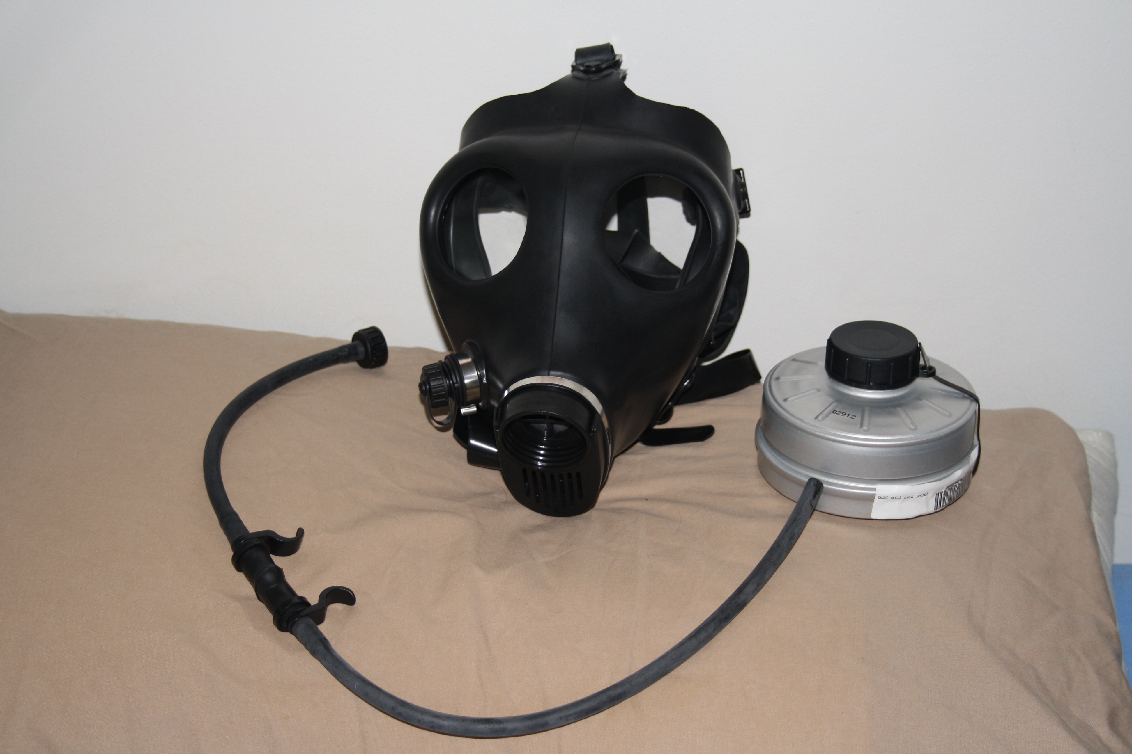 m9a1 black gas mask