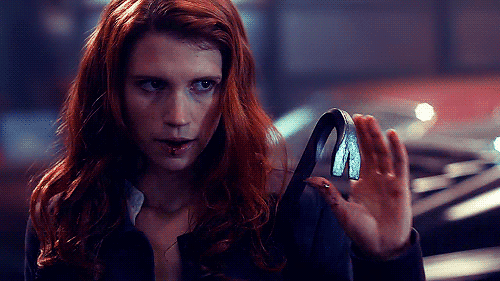 http://img2.wikia.nocookie.net/__cb20130122223545/supernatural/pt-br/images/5/57/Anna-anna-milton-27595265-500-281.gif