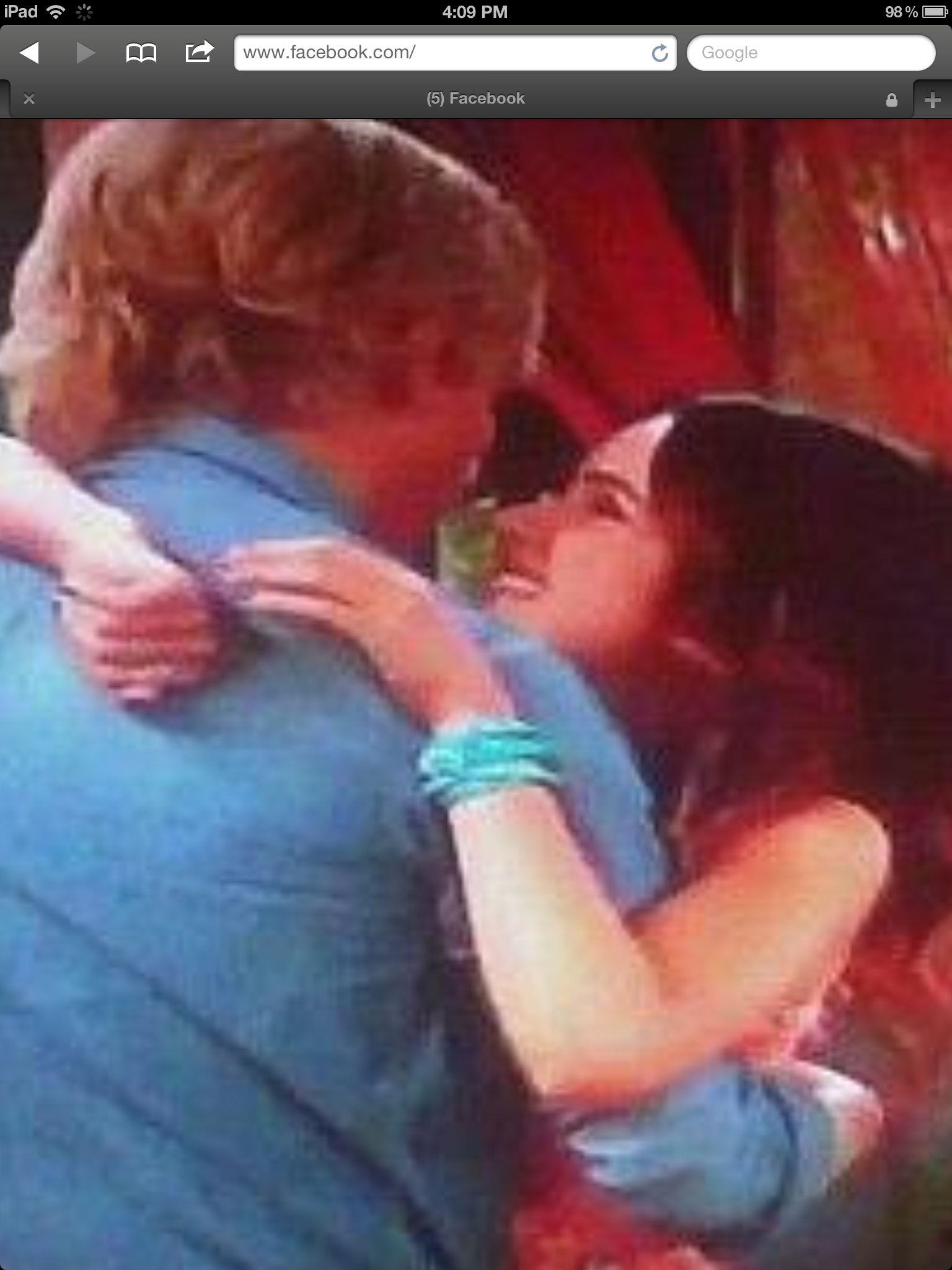 what episodes are austin and ally dating