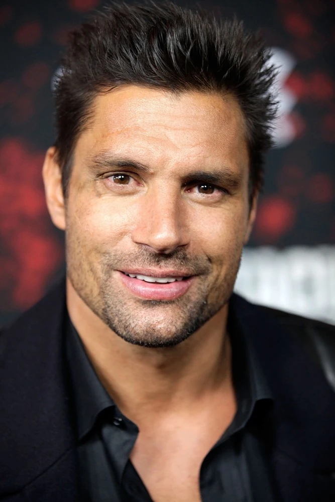 Manu_bennett.jpg