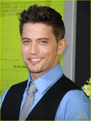 Jackson-rathbone-perks-premiere-04