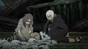 Karin e Suigetsu curando Tsunade