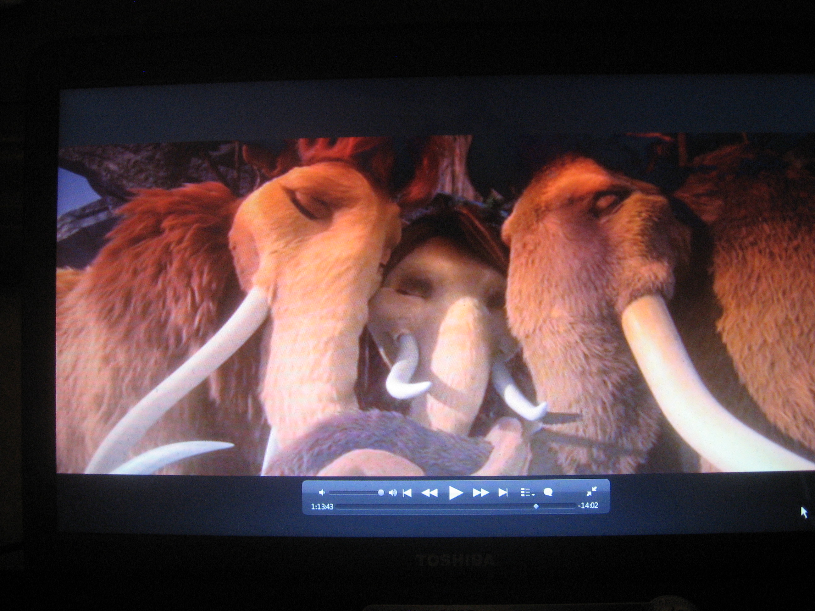 Image Manny's family embrace.JPG Ice Age Wiki