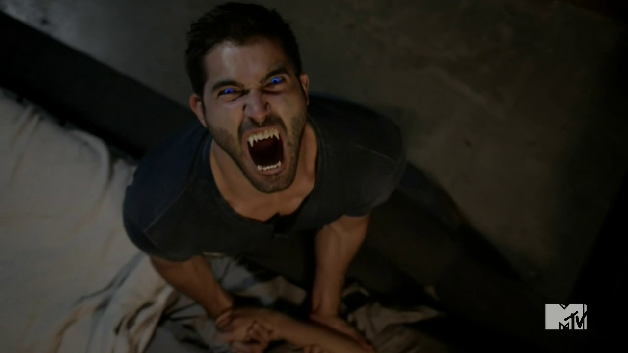 Teen_Wolf_Season_3_Episode_11_Alpha_Pact_Tyler_Hoechlin_Derek_Hale_Roar.png (1366×768)