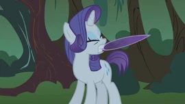 Rarity cutting her tail S1E2.png