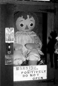 Annabel la muñeca