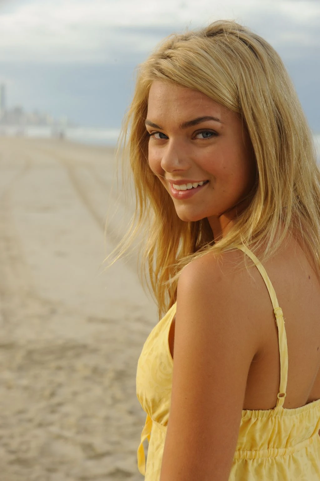 Image Yellow Bella 1.jpg H2O Just Add Water Wiki Image Yellow Bella 1.jpg H2O Just Add Water Wiki