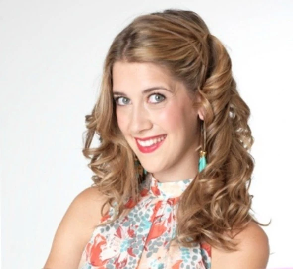 http://img2.wikia.nocookie.net/__cb20130925190042/violetta/es/images/5/5e/Violetta-i-protagonisti-della-serie-tv-disney-channel-angie-e-interpretata-da-maria-clara-alonso.jpg