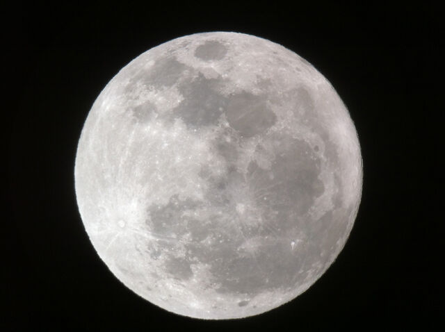 640px-Moon-march-2012-senin.jpg