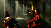 Korra y Mako luchando contra Unalaq