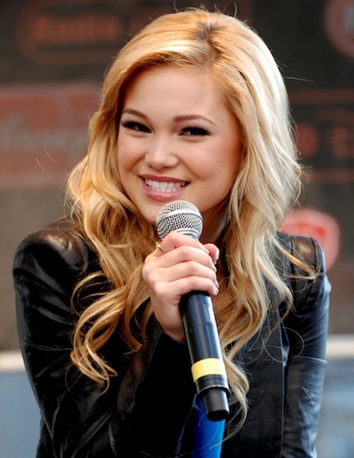 http://img2.wikia.nocookie.net/__cb20131228181631/ididntdoit/images/7/7a/Olivia_Holt_with_Curls.jpg
