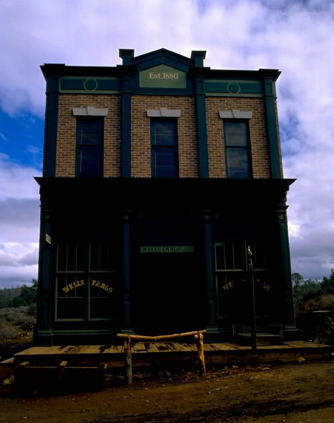 Wells Fargo & Co offices in Hil...