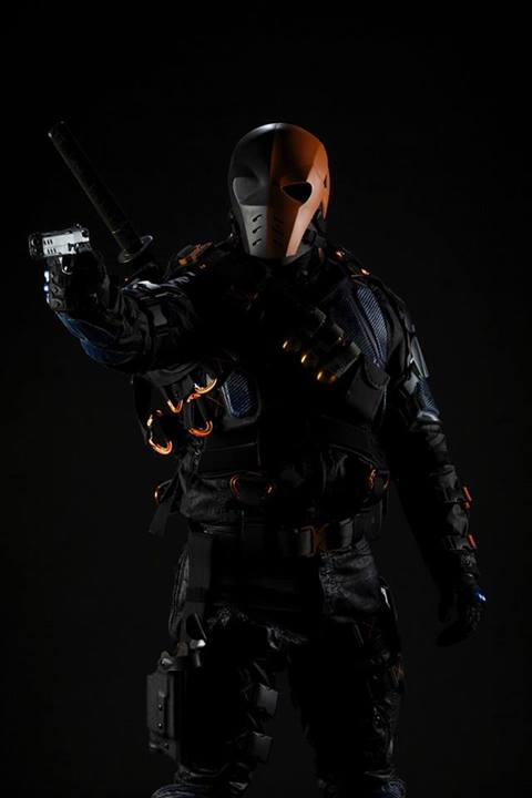 Deathstroke_promo_full-body.png