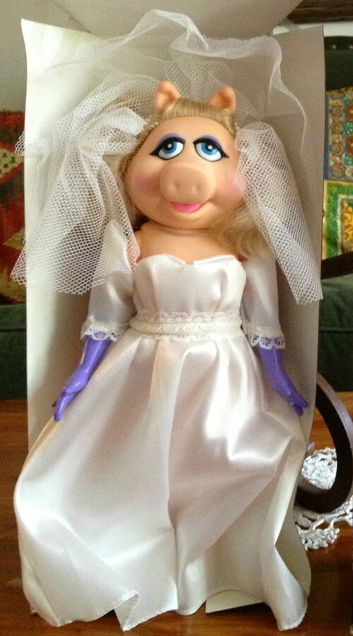 miss-piggy-fantasy-dress-up-dolls-muppet-wiki