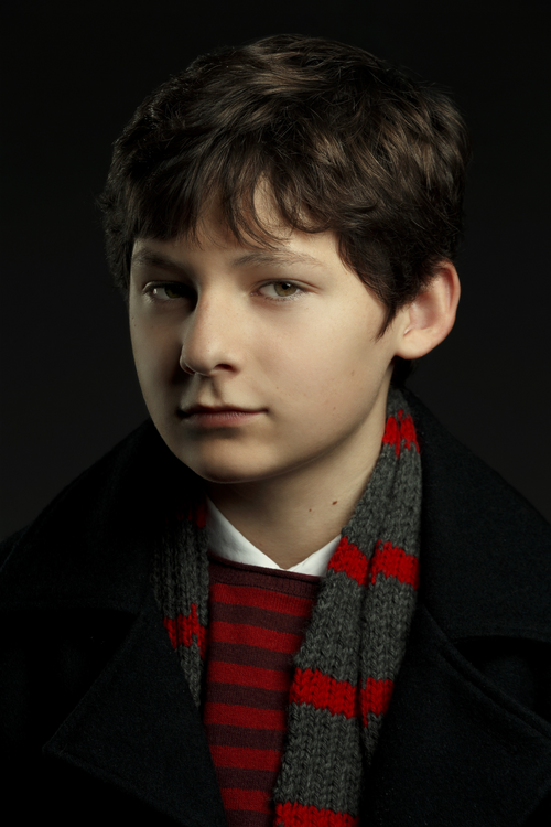 [Image: 500px-Henry_Mills_Promo_Saison_3_Partie_2_Face_(1).png]
