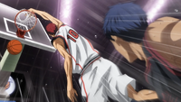 Kagami passes Aomine and scores