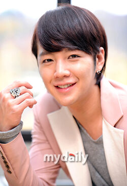 Jang Geun Suk35