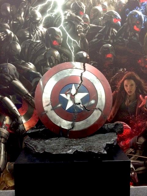 http://img2.wikia.nocookie.net/__cb20140727211337/marvelmovies/images/0/0a/BrokenCapShieldSDCC2014.jpg