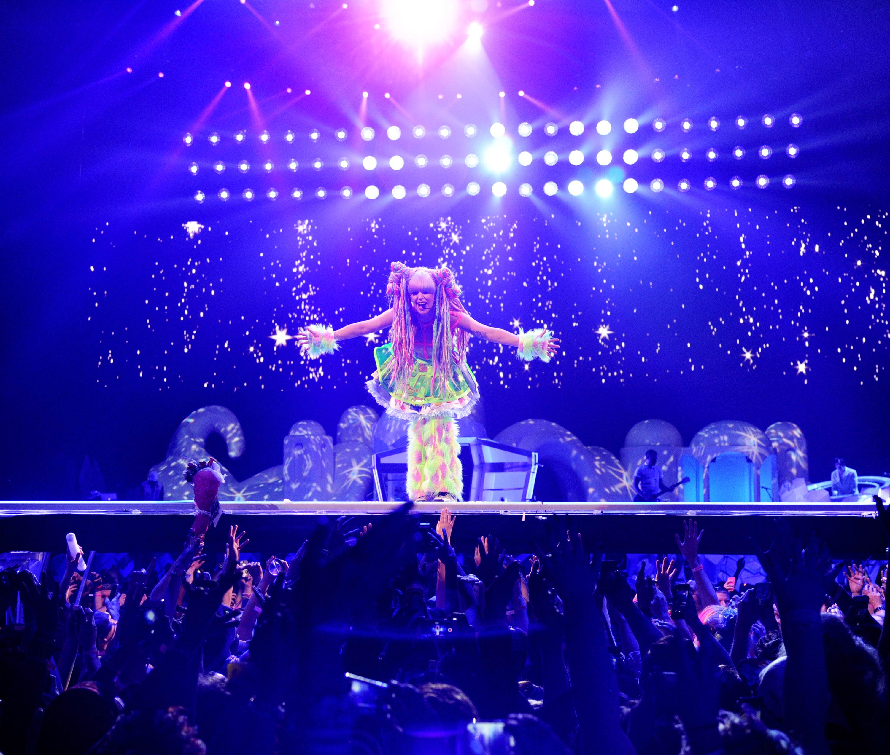 5-8-14_Bad_Romance_artRAVE_the_ARTPOP_ba