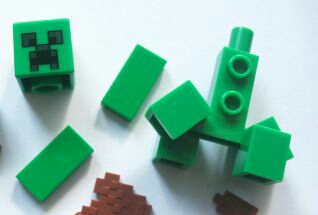 http://img2.wikia.nocookie.net/__cb20141024172006/lego/images/8/8e/21115-LEGO-Minecraft-Pieces_kindlephoto-19053404.jpg