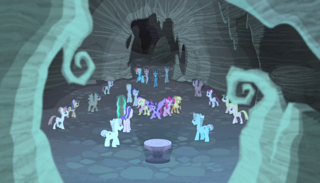 640px-More_zombie_ponies_surround_the_mane_six_S5E1.png