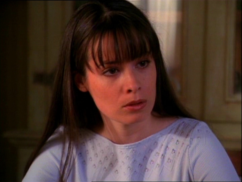 Image - 1x21-Piper.jpg - Charmed Wiki - For all your Charmed needs!