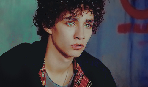 Robert_Sheehan.jpg_2.jpg