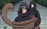 Orochimaru ataca Itachi