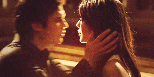  https://img2.wikia.nocookie.net/__cb20130901080620/degrassi/images/4/45/Kissing-delena.gif