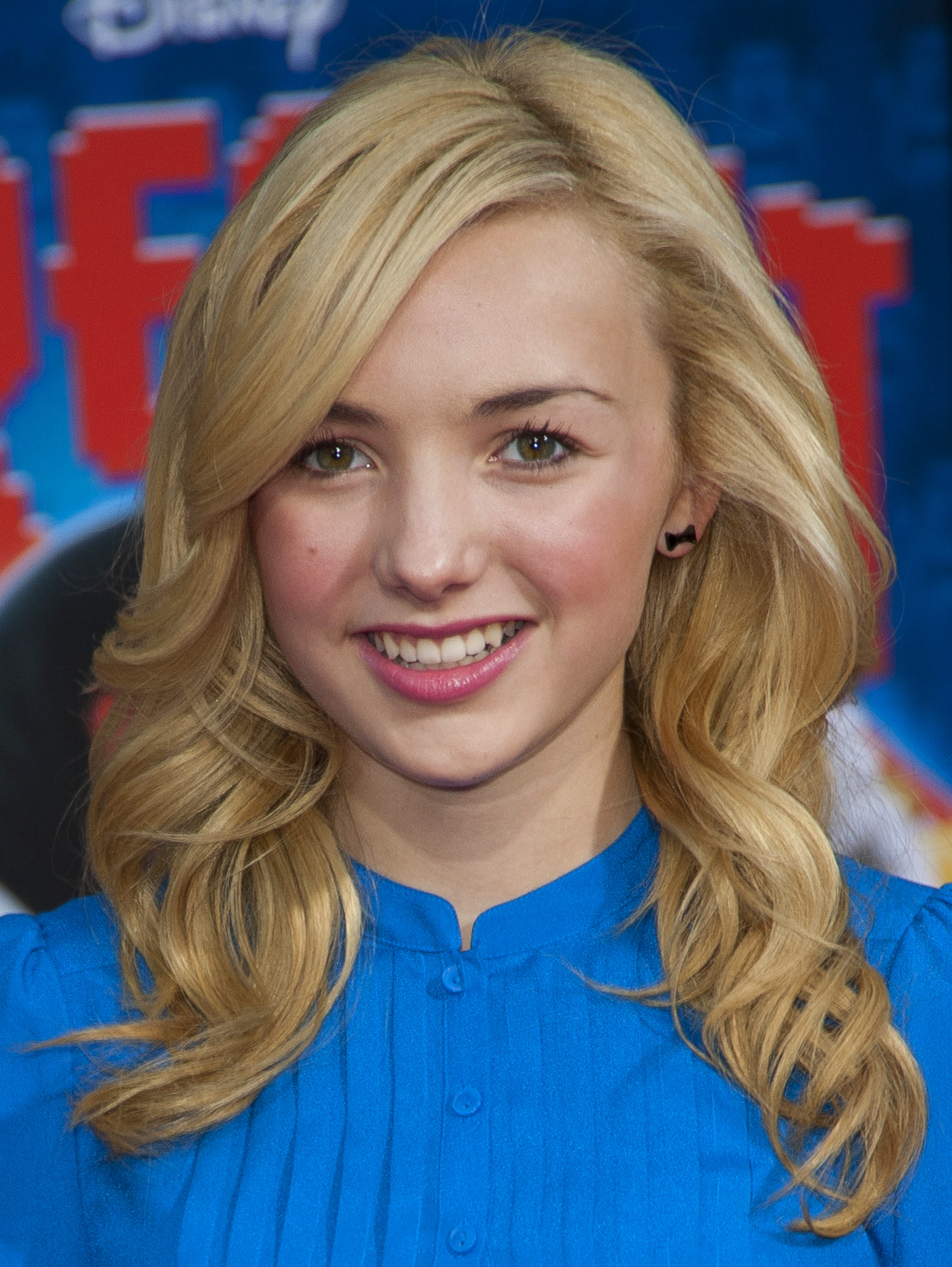 Next photo of Peyton List